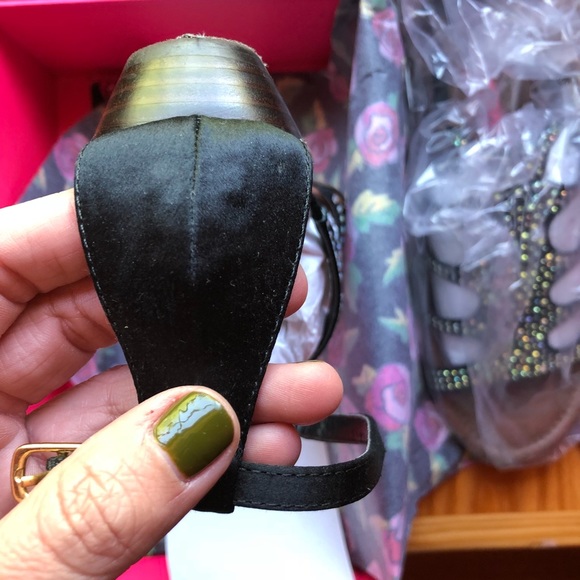 Sandals - Picture 4 of 4